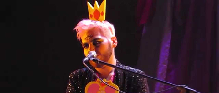 Se llama Sebastián y está loca